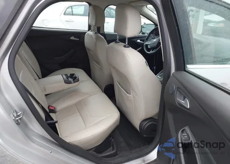 2016 Ford Focus Titanium z USA, uszkodzony, nr VIN 1FADP3N22GL298882